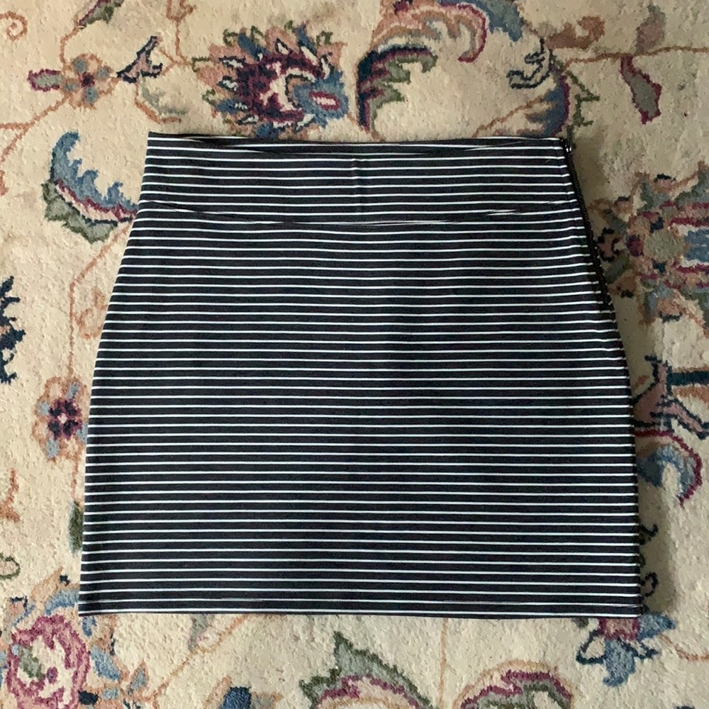NWOT gap skirt small